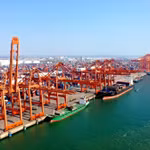 Thương mại hàng hóa song phương Trung Quốc-Mỹ ghi nhận đà phục hồi ổn định. Quang cảnh cảng Khâm Châu thuộc tỉnh Quảng Tây (Trung Quốc). (Ảnh: THX/TTXVN)