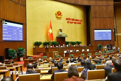 Quốc hội biểu quyết thông qua Nghị quyết Kỳ họp thứ 10, Quốc hội khóa XV. (Ảnh: Doãn Tấn/TTXVN)