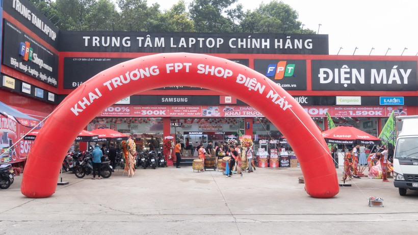 FPT Shop đồng loạt khai trương 10 cửa hàng điện máy tại nhiều tỉnh thành trên cả nước. (Ảnh: FPT Shop)