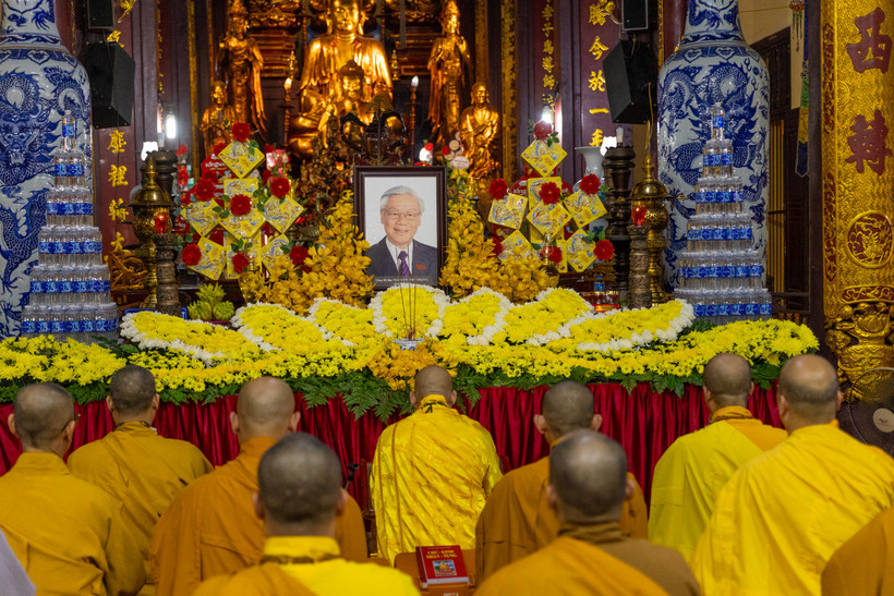 Lễ cầu siêu Tổng Bí thư Nguyễn Phú Trọng tại chùa Quán Sứ, Hà Nội. (Ảnh: Minh Sơn/Vietnam+)