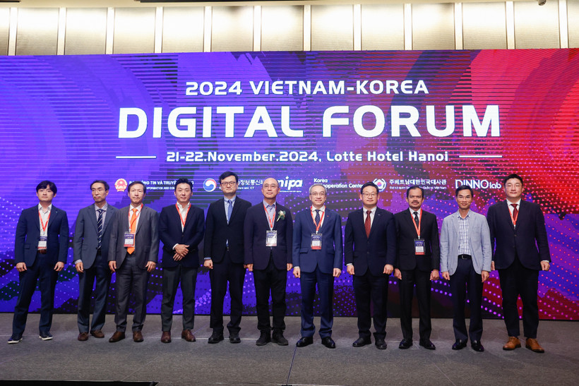 Các đại biểu chụp hình lưu niệm tại Diễn đàn Hợp tác số Việt Nam – Hàn Quốc năm 2024. (Ảnh: PV/Vietnam+)