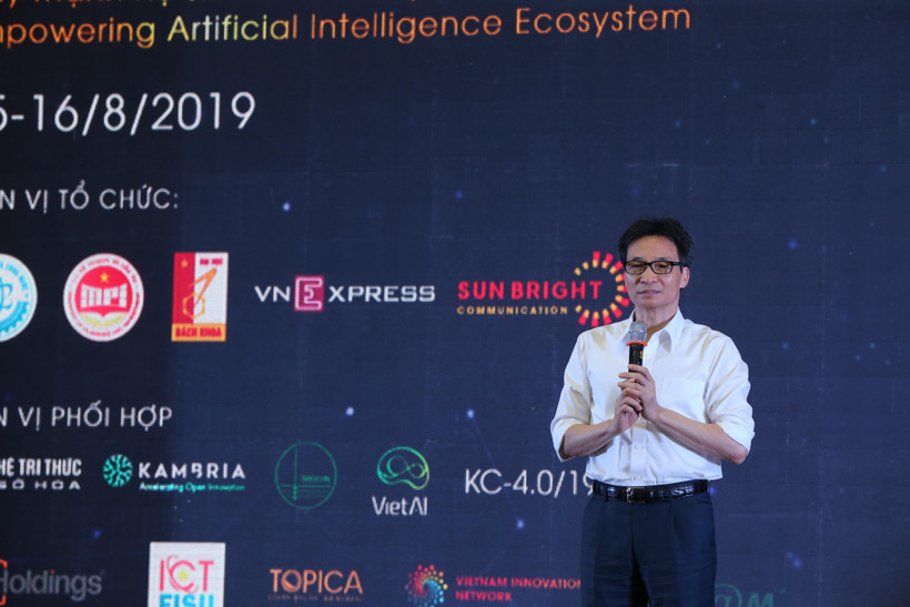 Phó Thủ tướng Vũ Đức Đam tại Ngày hội Trí tuệ nhân tạo Việt Nam 2019. (Ảnh: Minh Sơn/Vietnam+)