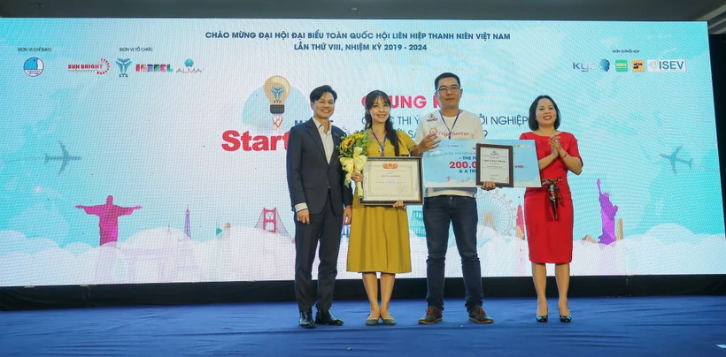 Nhóm ý tưởng TripHunter - "Nền tảng lên lịch trình du lịch và đặt trọn gói dành cho khách du lịch tự túc" đã xuất sắc đoạt giải quán quân cuộc thi. (Ảnh: PV/Vietnam+)
