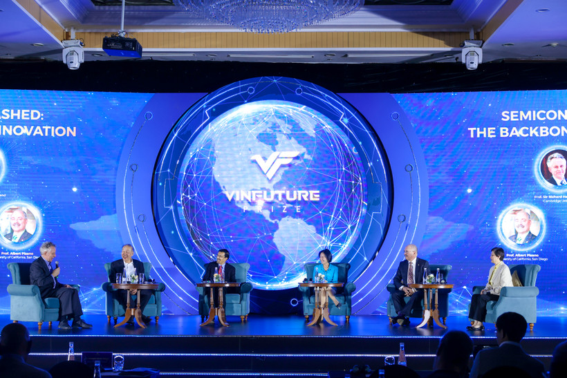 Tọa đàm "Công nghệ bán dẫn nền tảng của thế giới hiện đại." (Ảnh: Minh Sơn/Vietnam+)