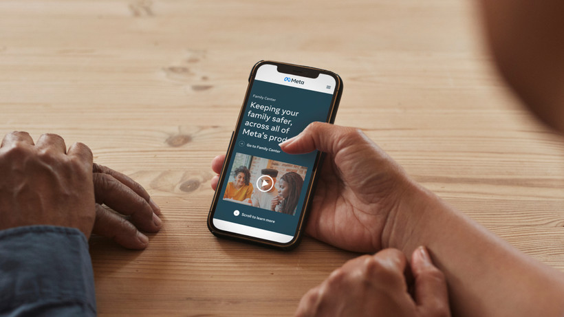 Việc trao đổi cởi mở giữa cha mẹ và con cái là điều cần thiết khi trẻ ở lứa tuổi thanh thiếu niên tham gia sử dụng mạng xã hội. (Ảnh: Meta)