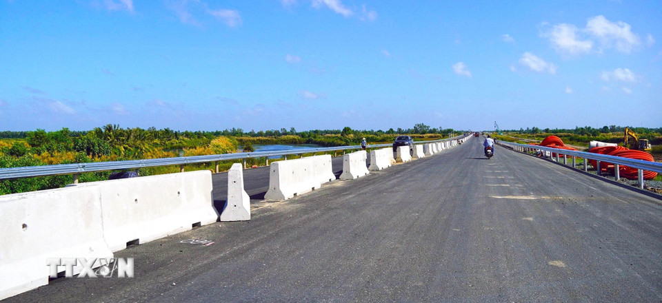 Dự án cao tốc Cần Thơ - Cà Mau có chiều dài tuyến chính 110,85km và 25,85km tuyến nối. (Ảnh: Huỳnh Anh/TTXVN)