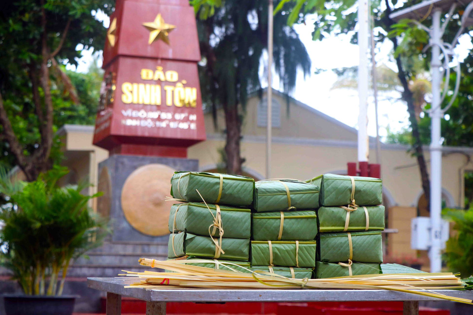 Những cặp bánh chưng vuông vắn được quân và dân đảo Sinh Tồn gói trong dịp Tết. (Ảnh: Hữu Quyết/TTXVN)