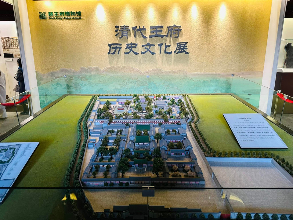 Phủ Hòa Thân được xây dựng với 99 căn phòng mang ý nghĩa “mãi mãi dư thừa”. Thiết kế dinh thự vô cùng hoàn hảo, thể hiện vẻ đẹp đúng chất hoàng gia. (Ảnh: Anh Quang/Vietnam+)