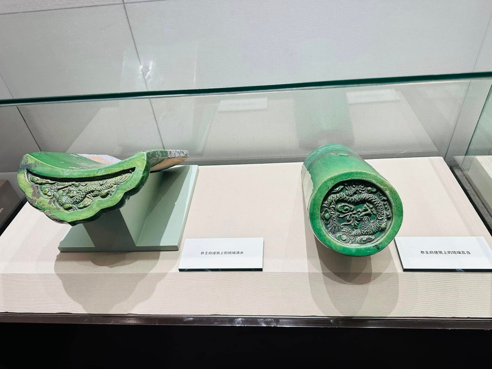 Các bảo vật được trưng bày trong Phủ cho thấy sự giàu có và xa hoa của Hòa Thân. (Ảnh:Anh Quang/Vietnam+)