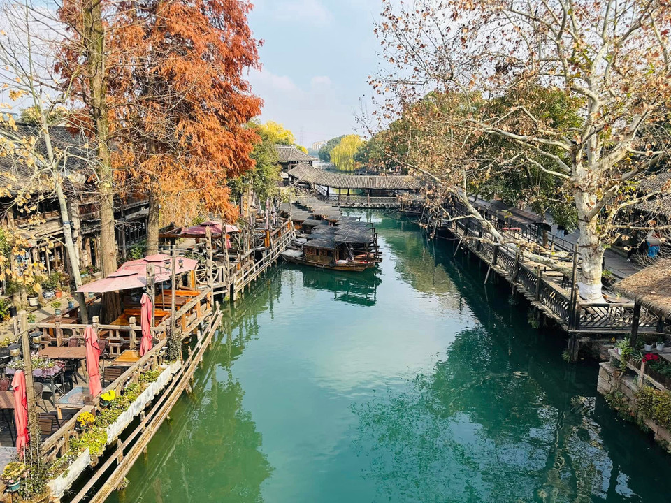 Ô Trấn là một thủy trấn cổ nằm ở tỉnh Chiết Giang, Trung Quốc, phía nam sông Dương Tử. Ô Trấn có lịch sử hơn 1.300 năm và nằm trong tam giác được hình thành bởi Tô Châu, Thượng Hải và Hàng Châu, ba thành phố nổi tiếng nhất Trung Quốc. (Ảnh: Anh Quang/Vietnam+)