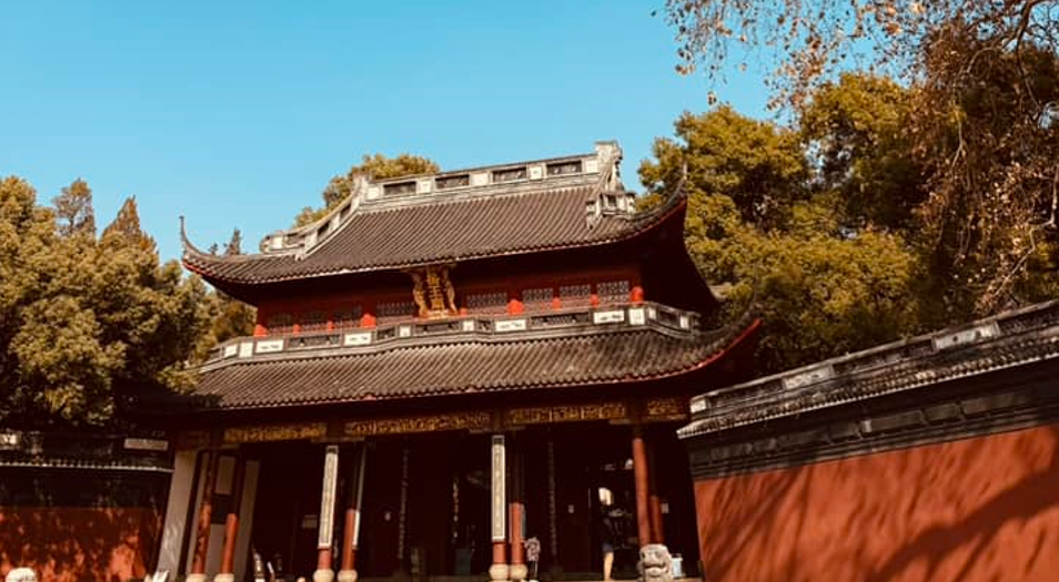 Cổng vào Miếu Nhạc Phi. (Ảnh: Anh Quang/Vietnam+)