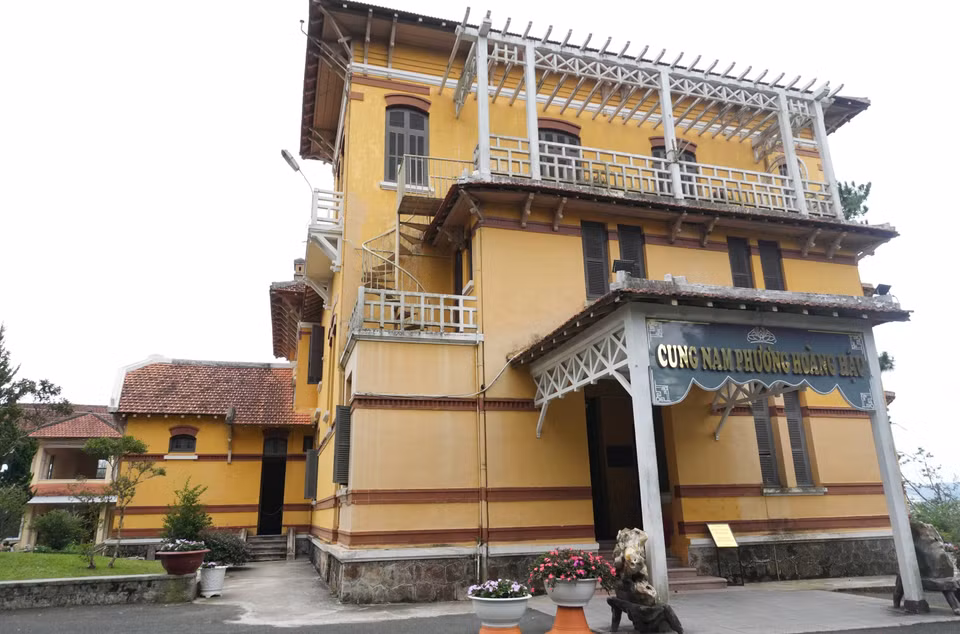 Cung Nam Phương Hoàng hậu được xây dựng vào năm 1932 với kết cấu 3 tầng lầu theo lối kiến trúc Pháp, được bảo tồn gần như nguyên vẹn cho đến nay. (Ảnh: Nguyễn Dũng/TTXVN)