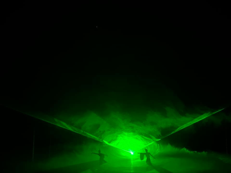 Hàng ngàn năm lịch sử được tái hiện cùng với nước, mưa, tuyết... ngay tại sân khấu tại sân khấu Tống Thành Thiên Tình Cổ. (Ảnh: Anh Quang/Vietnam+)