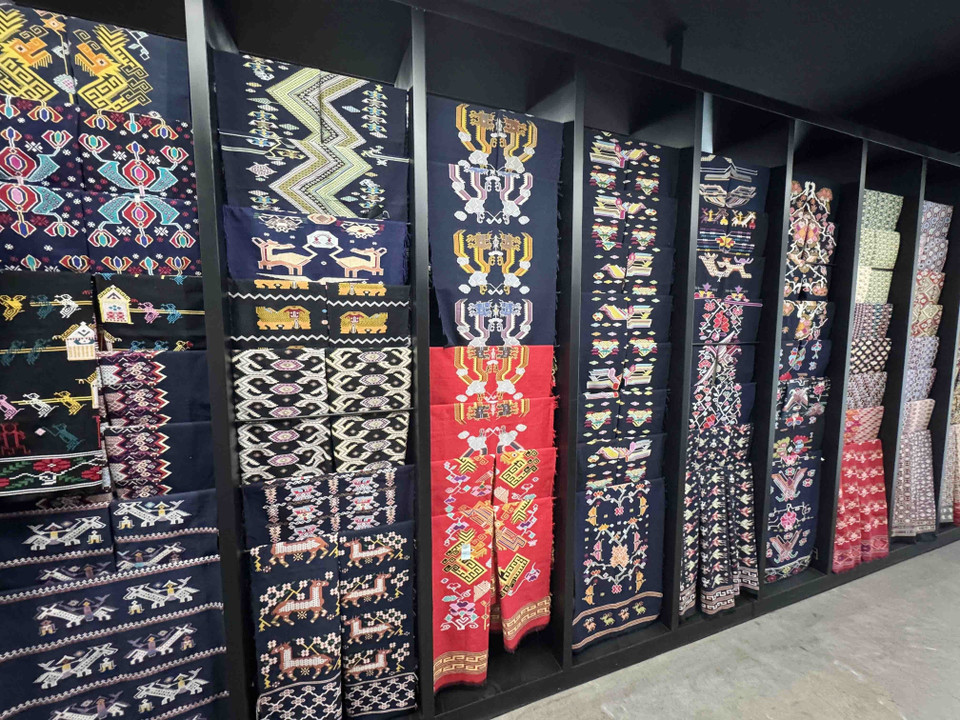 Thổ cẩm Thổ Gia, trong tiếng Thổ Gia còn được gọi là Xilankapu, nghĩa là “chăn hoa Thổ Gia được dệt bằng nhiều họa tiết đẹp.” (Ảnh: Công Tuyên/TTXVN)