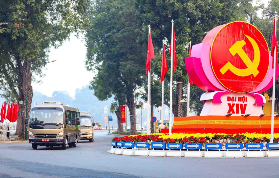 Cục Xe máy - Vận tải (Bộ Quốc phòng) đã phối hợp với các cơ quan điều động 286 cán bộ, lái xe cùng 121 phương tiện trong toàn quân để làm nhiệm vụ. (Ảnh: Phạm Kiên/TTXVN)