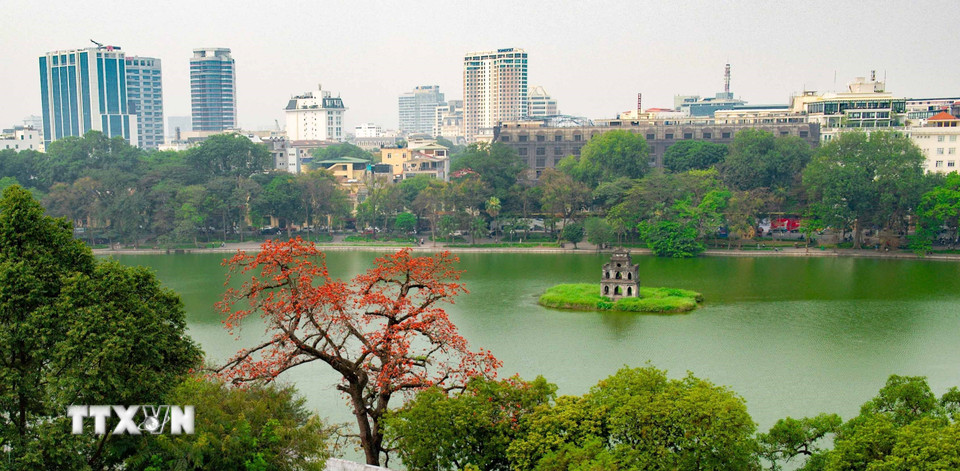Hà Nội đã từng bước hội nhập, vươn mình, được UNESCO công nhận là “Thành phố vì hòa bình,” “Thành phố sáng tạo.” (Ảnh: TTXVN)