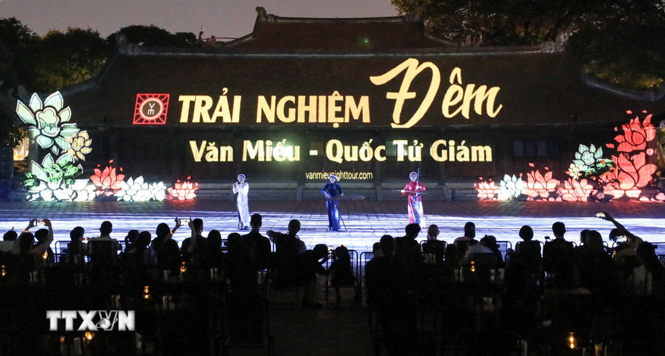 Thành phố sở hữu nhiều di sản thế giới như Hoàng thành Thăng Long, Văn Miếu - Quốc Tử Giám, cùng những địa danh mang đậm dấu ấn lịch sử như Hồ Gươm, Lăng Chủ tịch Hồ Chí Minh. (Ảnh: Thanh Tùng/TTXVN)