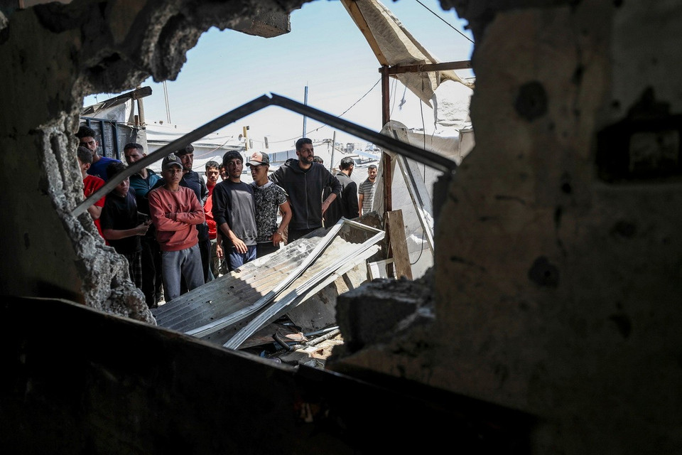 Ngôi nhà bị phá hủy sau cuộc không kích của Israel tại trại tị nạn Jabalia, Dải Gaza. (Ảnh: THX/TTXVN)