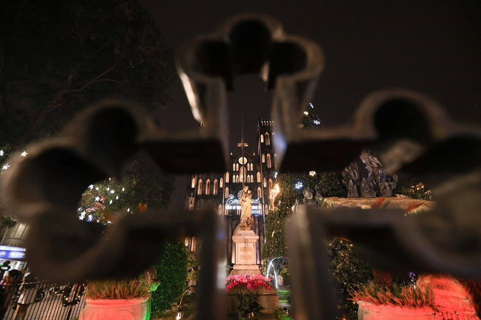 Nhà thờ Lớn Hà Nội trước Giáng sinh 2024. (Ảnh: Hoàng Hiếu/TTXVN)