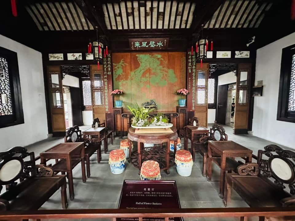 Nét cổ xưa của các đồ vật tinh xảo trong những căn phòng của hoa viên trầm mặc còn được lưu giữ và bảo tồn nguyên vẹn cho đến ngày nay. (Ảnh: Anh Quang/Vietnam+)