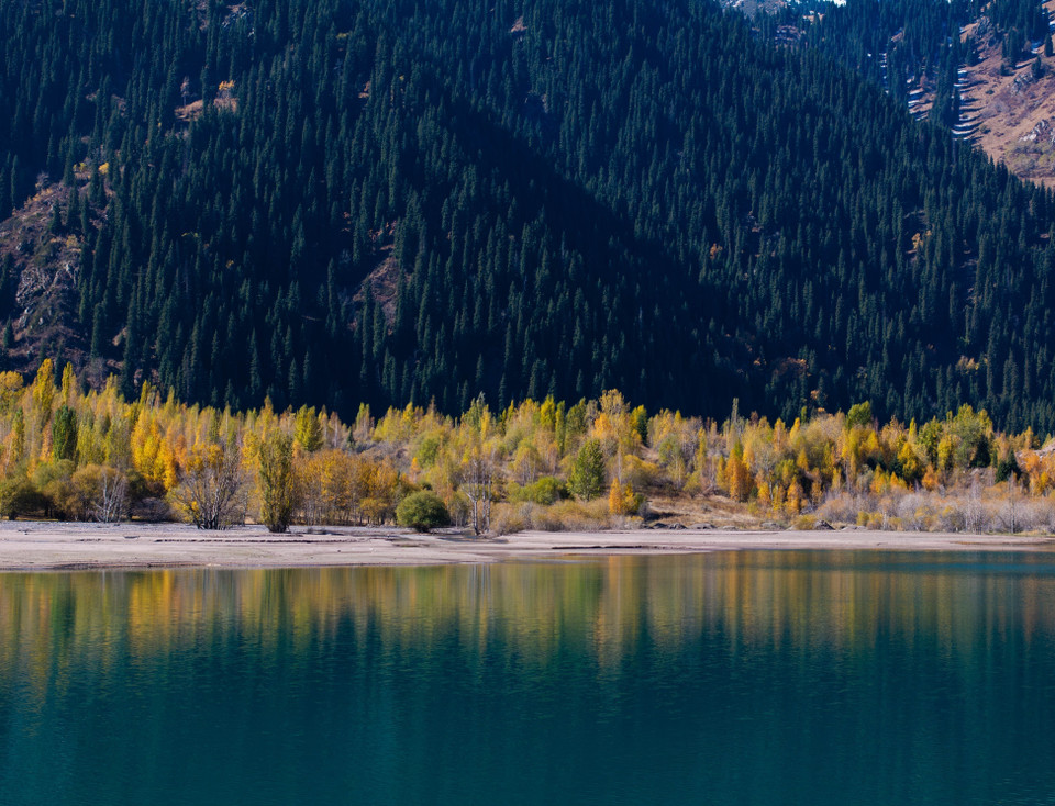 Cảnh đẹp mùa thu tại Almaty, Kazakhstan. (Ảnh: THX/TTXVN)