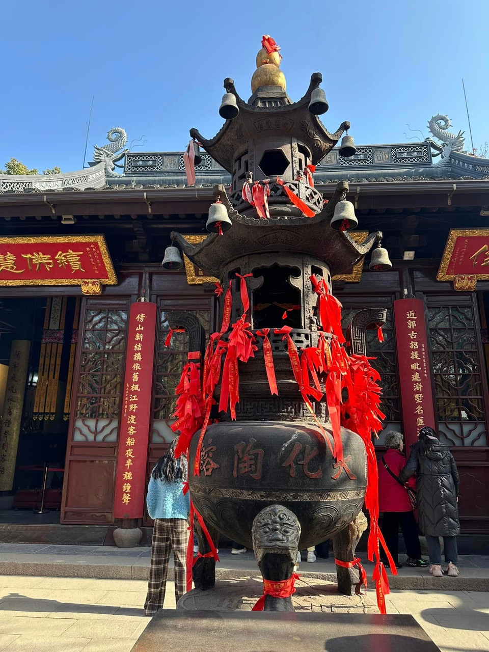 Ngày nay, khi đến viếng Hàn Sơn tự du khách sẽ có dịp chiêm ngưỡng bức bích họa nổi tiếng mang tên "Hàn Sơn - Thập Đắc" được khắc trên đá của danh họa đời Thanh – La Sính Sở, thủ bút của thư pháp gia nổi danh Trương Xư Liêu - đời Tống qua bộ kinh Kim Cương hay khám phá Tàng Kinh các - nơi lưu trữ kinh thư nhà Phật. (Nguồn: Anh Quang/Vietnam+)