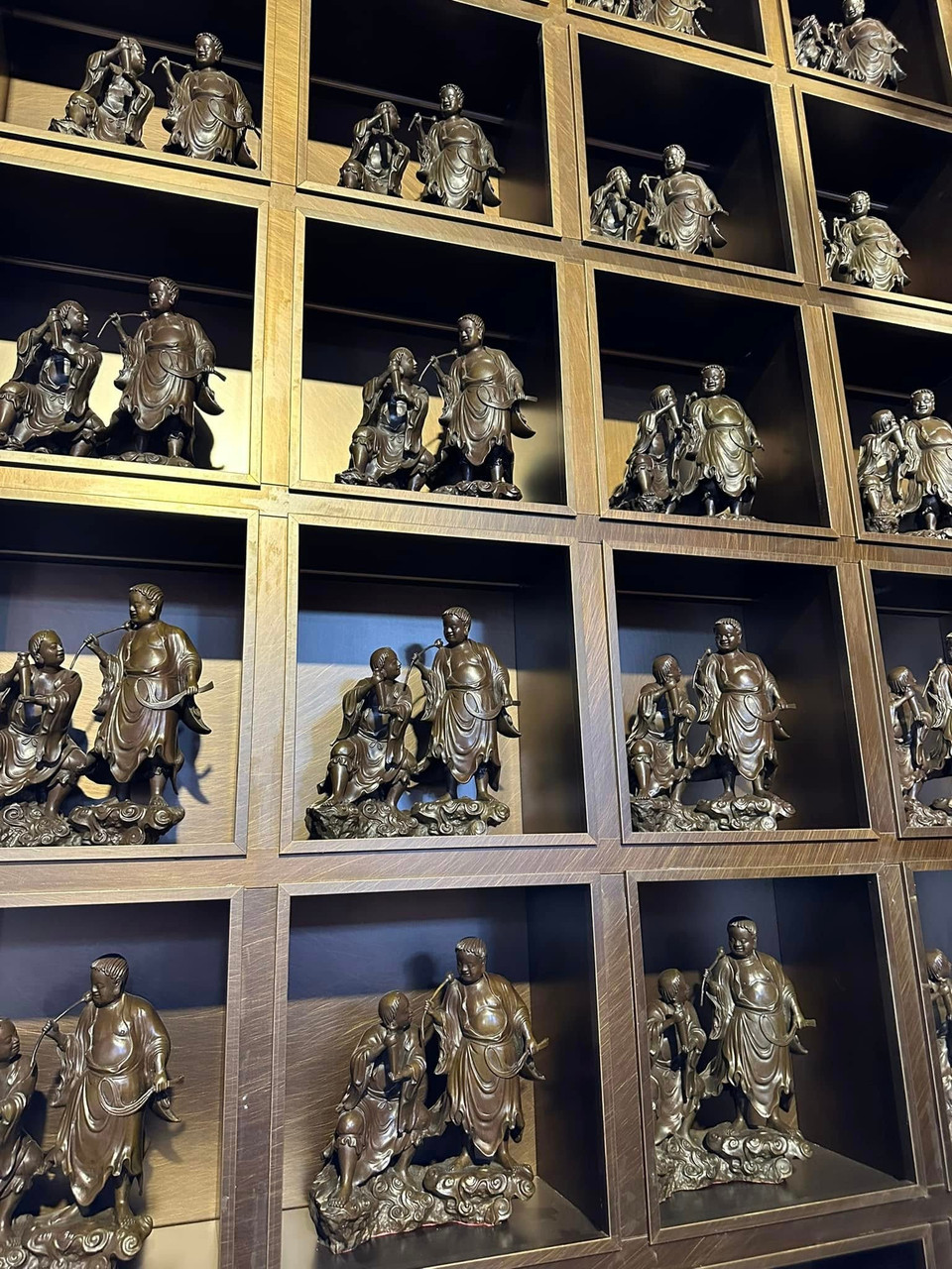 Hàn Sơn tự lưu trữ hệ thống tượng Phật, Tôn hành giả, Thập bát La Hán, những bia đá ghi lại những vần thơ tuyệt tác của các thi nhân ở Trường lang.. ( Anh Quang/Vietnam+)