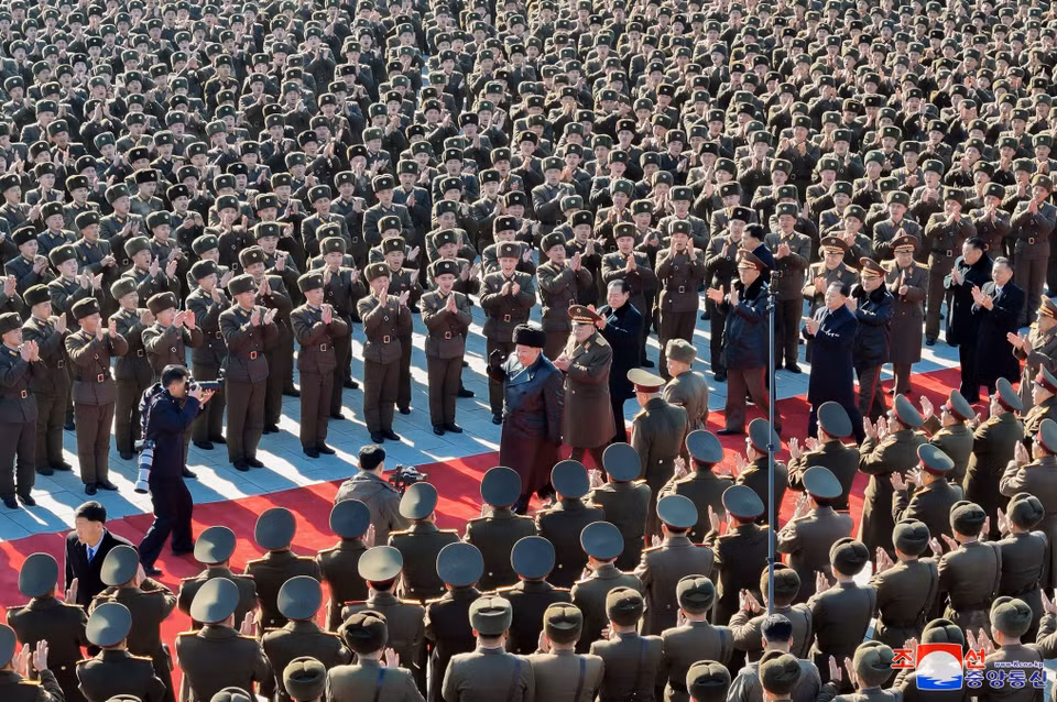 Nhà lãnh đạo Triều Tiên Kim Jong Un thăm Đại học Chính trị Kim Nhật Thành ở Bình Nhưỡng ngày 24/2/2025. (Ảnh: Yonhap/TTXVN)