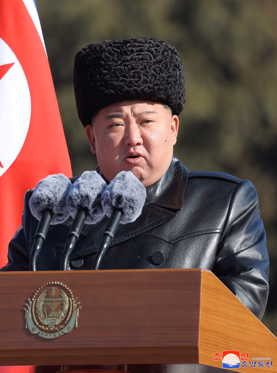 Nhà lãnh đạo Triều Tiên Kim Jong Un thăm Đại học Chính trị Kim Nhật Thành ở Bình Nhưỡng ngày 24/2/2025. (Ảnh: Yonhap/TTXVN)