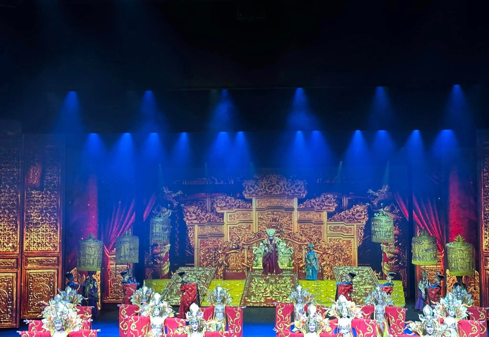 Tống Thành Thiên Tình Cổ là chương trình sân khấu có nhiều buổi biểu diễn hàng năm nhất và được khán giả đón nhận nhiều nhất trên thế giới. “ Tống Thành Thiên Tình Cổ” cùng “ Show ở Las Vegas” và “0”-Show diễn ở Pháp được coi là 3 show diễn nổi tiếng nhất thế giới. (Ảnh: Anh Quang/Vietnam+)