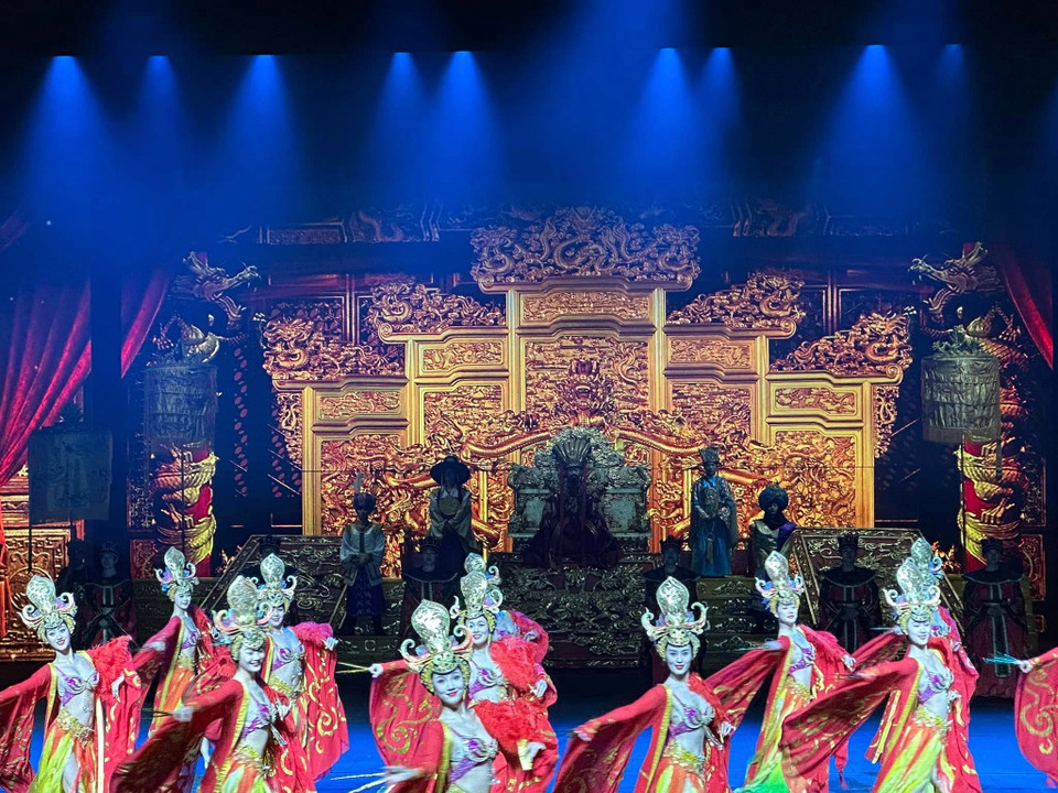 Show diễn tái hiện một cách hoành tráng lịch sử hình thành và quá trình phát triển, đi kèm với những giai thoại nổi tiếng của vùng đất Hàng Châu. (Ảnh: Anh Quang/Vietnam+)