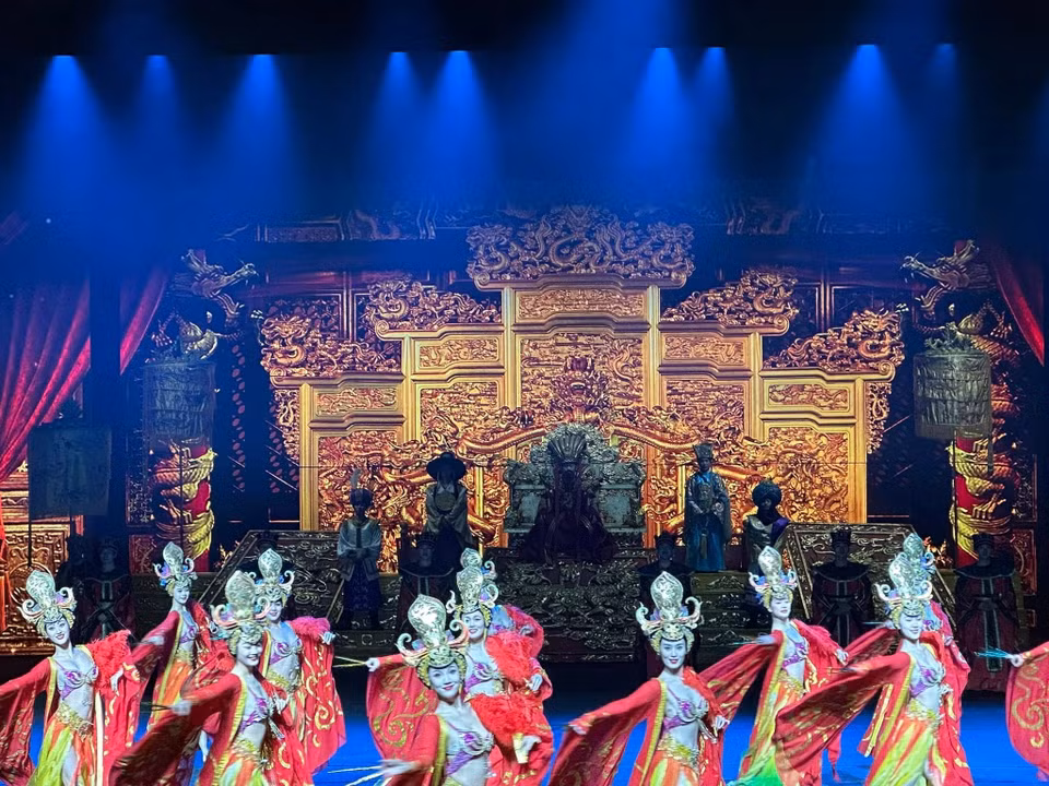 Show diễn tái hiện một cách hoành tráng lịch sử hình thành và quá trình phát triển, đi kèm với những giai thoại nổi tiếng của vùng đất Hàng Châu. (Ảnh: Anh Quang/Vietnam+)