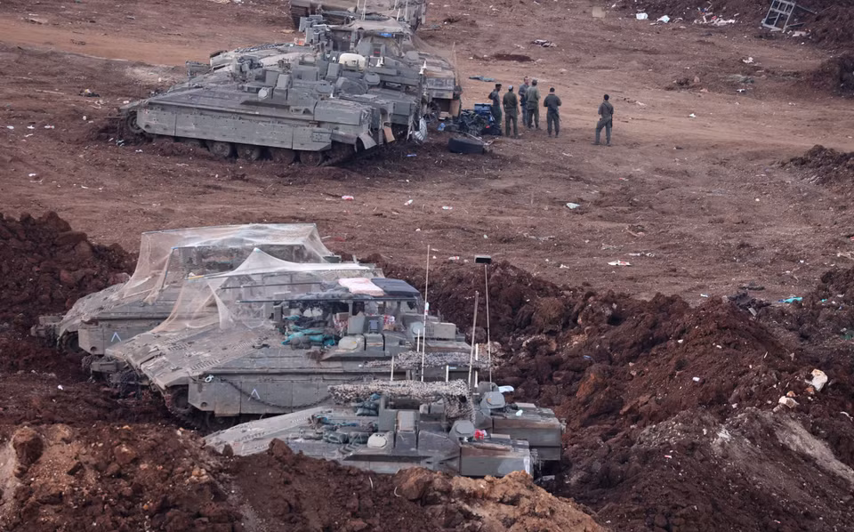 Israel và Liban ngày 3/6/2026 đã nhất trí thực thi lệnh ngừng bắn, song nhấn mạnh thỏa thuận này đòi hỏi “sự chấm dứt hoàn toàn” các hoạt động bắn phá của Hezbollah. Trong ảnh: Lực lượng bộ binh Israel tham gia chiến dịch quân sự tại Beaufort Ridge, miền Nam Liban ngày 31/5/2026. (Ảnh: THX/TTXVN)