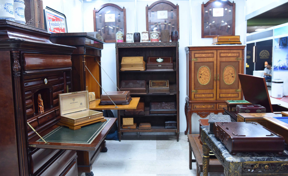 Một gian hàng tủ giữ ẩm cigar tại Lễ hội Habanos 2025. (Ảnh: Việt Hùng/TTXVN)