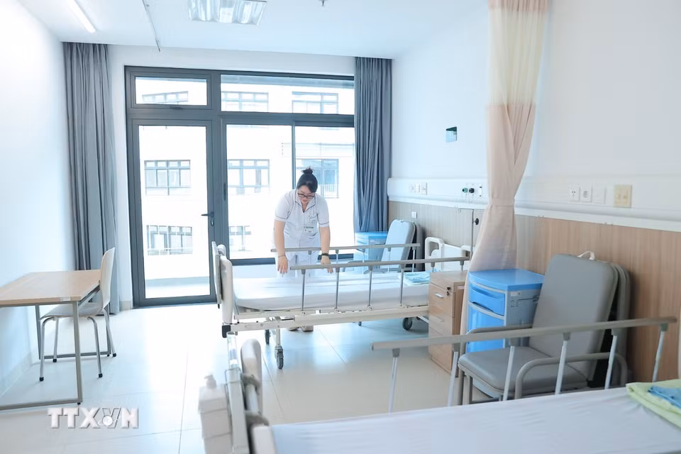 Khu vực phòng bệnh, điều trị nội trú cho bệnh nhân. (Ảnh: Minh Quyết/TTXVN)