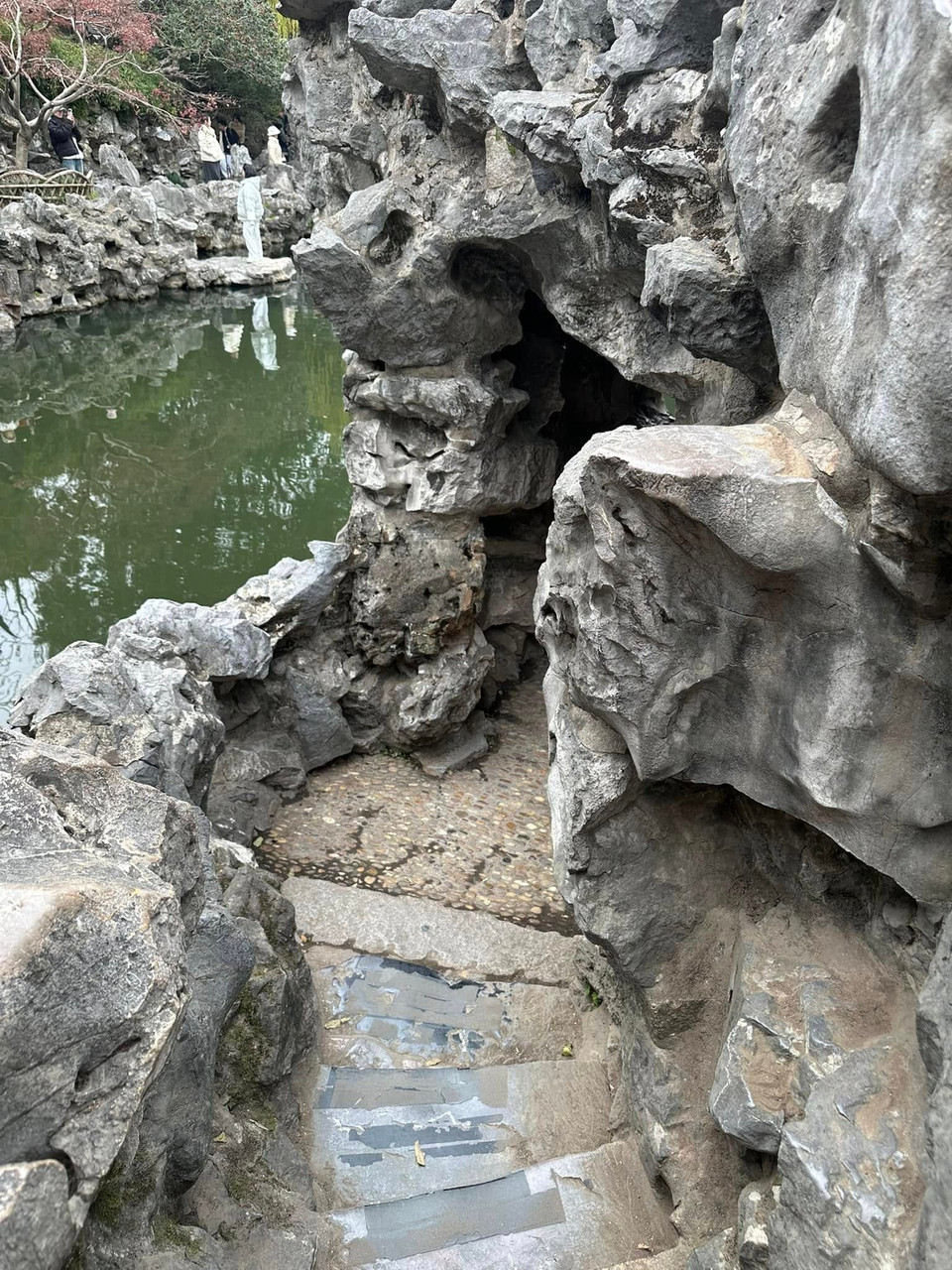 72 con đường mòn quanh co núp bóng dưới những rặng cây, tạo nên một không gian khám phá ấn tượng. (Ảnh: Anh Quang/Vietnam+)