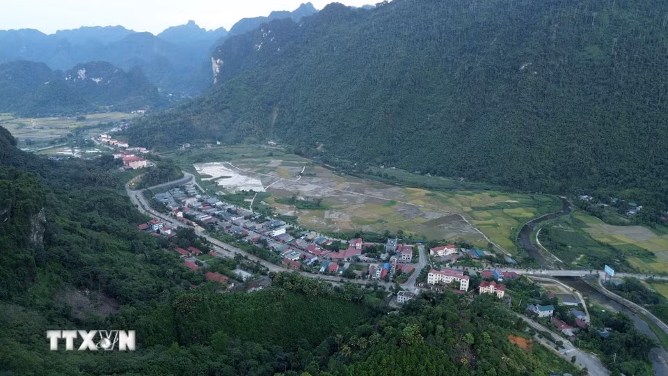 Nhiều hộ dân ở Làng sáng tạo nội dung số xã Lâm Bình, Tuyên Quang xây được nhà khang trang nhờ làm YouTuber. (Ảnh: Trần Việt/TTXVN)