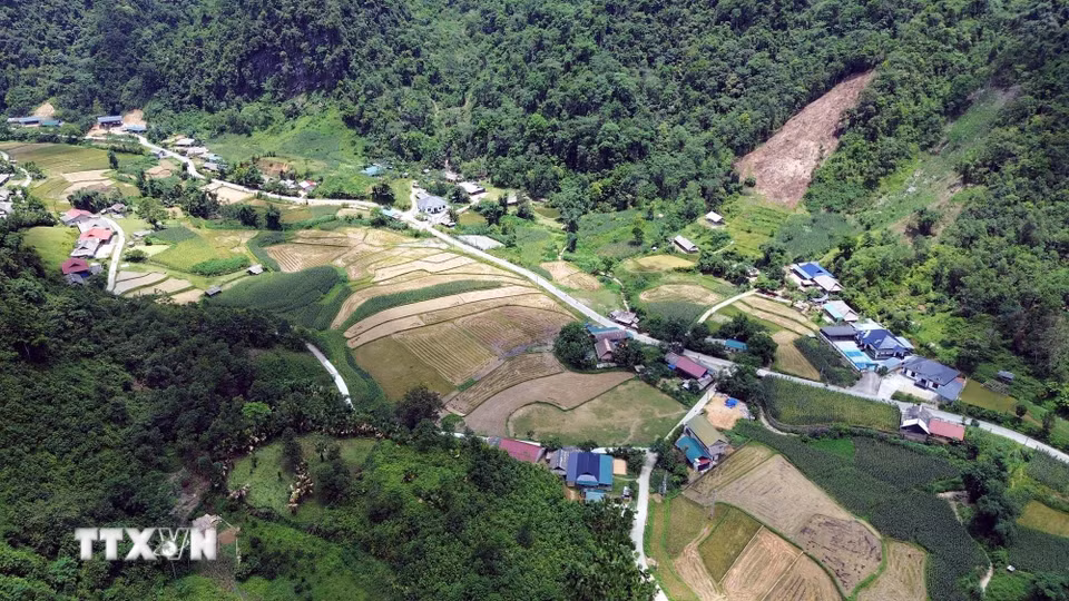 Nhiều hộ dân ở Làng sáng tạo nội dung số xã Lâm Bình, Tuyên Quang xây được nhà khang trang nhờ làm YouTuber. (Ảnh: Trần Việt/TTXVN)