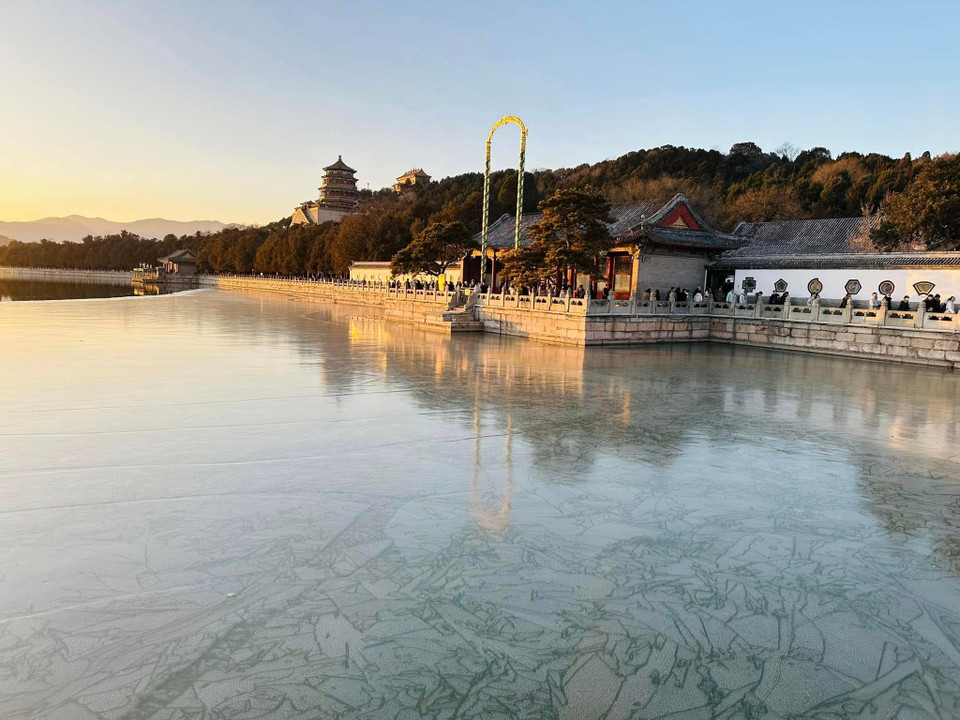 Có nhiều lịch sử ghi chép rằng Di Hòa viên được hình thành từ thời nhà Kim (1115 - 1234) với tuổi đời hàng trăm năm. Đến thời vua Càn Long năm 1750, ông đã chính thức xây dựng lại công trình này với tiền thân là Thanh Y viên. (Ảnh: Anh Quang/Vietnam+)