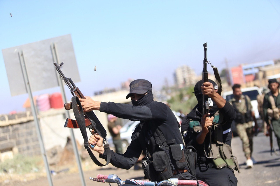 Lực lượng an ninh Syria tiến vào thành phố Sweida, miền Nam Syria, ngày 15/7/2025. (Ảnh: THX/TTXVN)