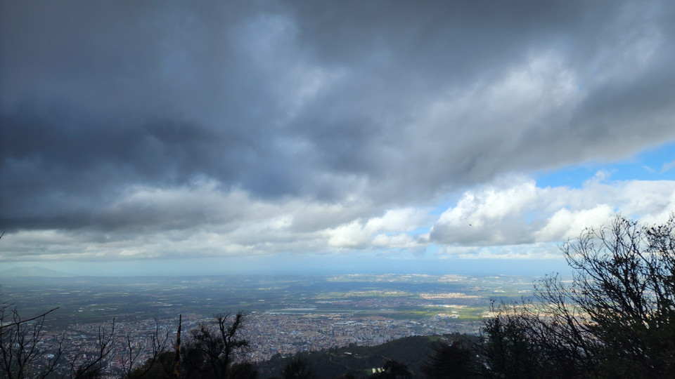 Thị trấn Chréa nhìn từ trên cao. (Ảnh: Mạnh Hùng/TTXVN)