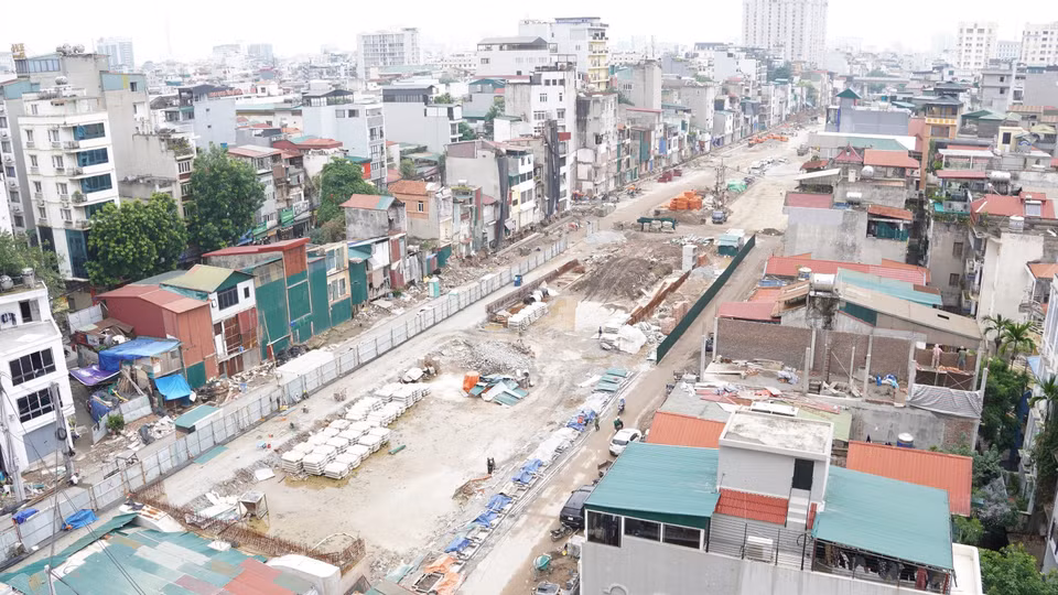 Tuyến đường Vành đai 1 đoạn Hoàng Cầu - Voi Phục dần hình thành. (Ảnh: Nguyễn Thắng/TTXVN)