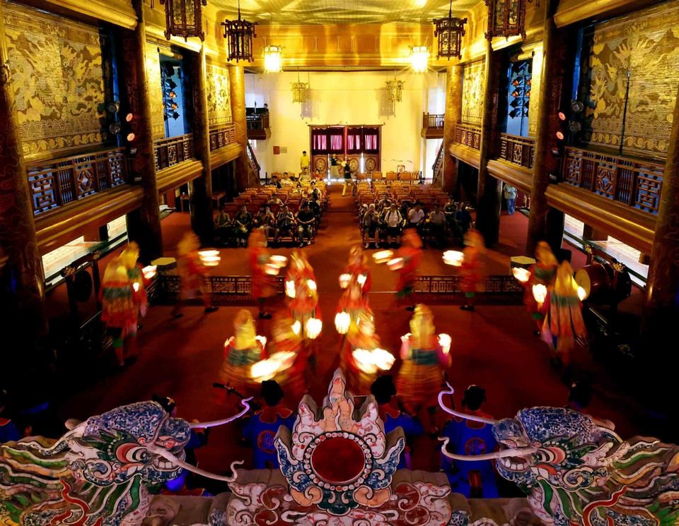 Nhã nhạc cung đình Huế, trong đó có múa Lục cúng hoa đăng, được UNESCO công nhận là di sản văn hóa phi vật thể của nhân loại. (Ảnh: Nhật Anh/TTXVN)