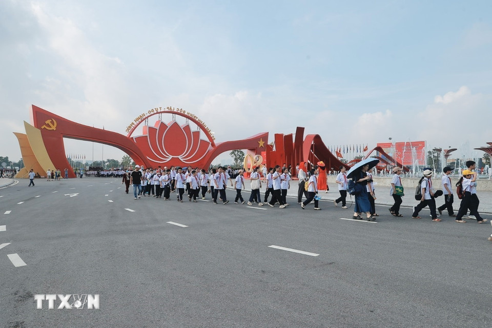 Triển lãm đã được tổ chức thành công, thu hút sự quan tâm của đông đảo nhân dân và bạn bè quốc tế, tạo dấu ấn sâu sắc về những thành tựu to lớn của đất nước trong 80 năm qua. (Ảnh: Minh Quyết/TTXVN)