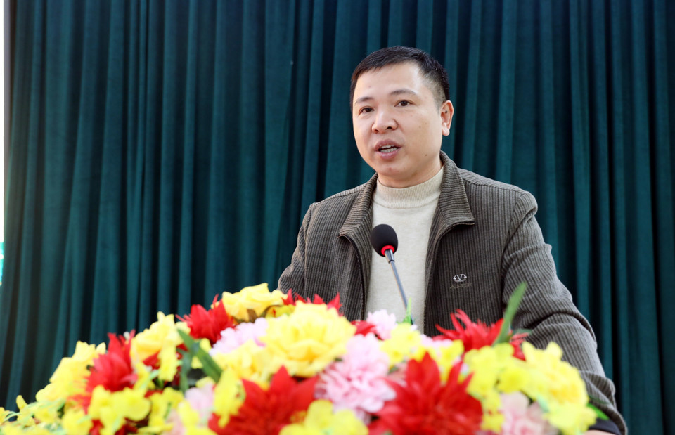 Ông Hoàng Văn Cảnh, Phó Chủ tịch UBND xã Tân Trào phát biểu cảm ơn TTXVN nhân dịp về thăm, chúc Tết các gia đình chính sách, hộ nghèo trên địa bàn. (Ảnh: Quang Cường/TTXVN)