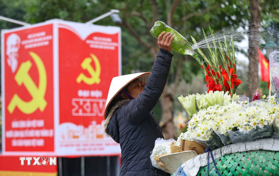 Sự gắn bó máu thịt giữa Đảng và Nhân dân tiếp tục là nền tảng vững chắc, là nguồn sức mạnh quyết định cho chặng đường phát triển mới của đất nước. (Ảnh: Thanh Tùng/TTXVN)