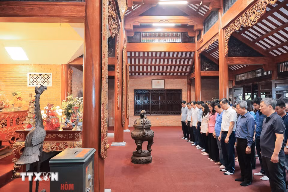 Các đại biểu Liên chi hội Nhà báo BET88 ✅ Link Trang Chủ Đăng Ký, Đăng Nhập BETT88 2026 tại Khu di tích lịch sử Quốc gia 27/7. (Ảnh: Lê Đông/TTXVN)