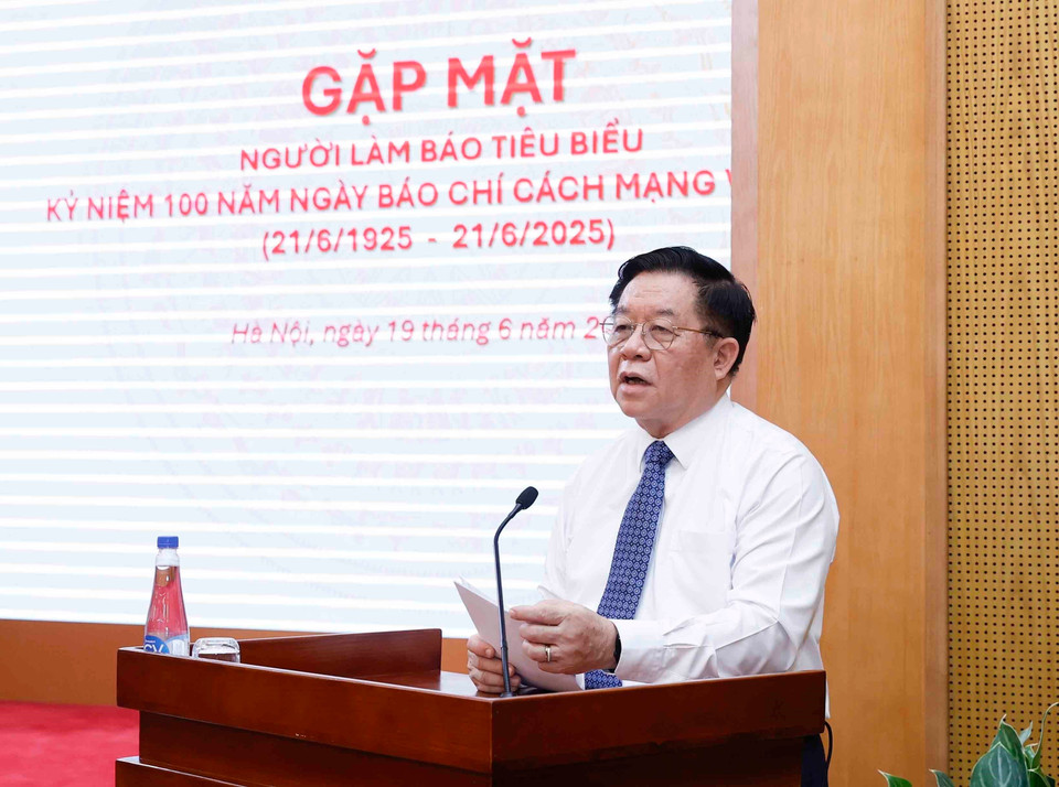 Đồng chí Nguyễn Trọng Nghĩa, Uỷ viên Bộ Chính trị, Bí thư Trung ương Đảng, Trưởng Ban Tuyên giáo và Dân vận Trung ương phát biểu tại buổi gặp mặt. (Ảnh: Phương Hoa/TTXVN)