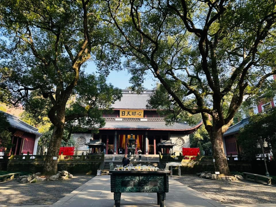 Khuôn viên bên trong Miếu Nhạc Phi. (Ảnh: Anh Quang/Vietnam+)