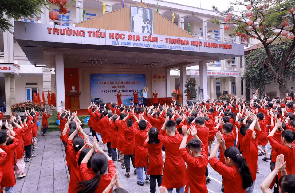 Giờ sinh hoạt ngoại khóa và đồng diễn hát Xoan của học sinh Trường Tiểu học Gia Cẩm góp phần lan tỏa di sản và tạo sân chơi văn hóa ý nghĩa. (Ảnh: Hoàng Hùng/TTXVN)